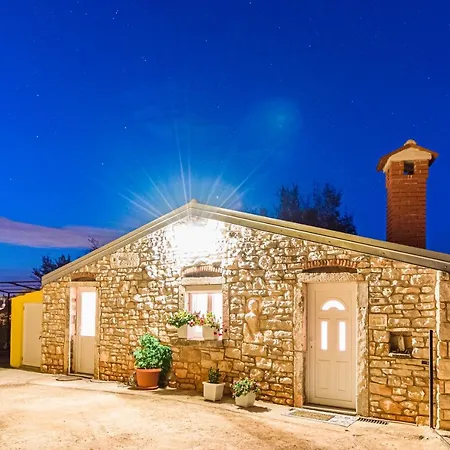 Dom wakacyjny Lovely House